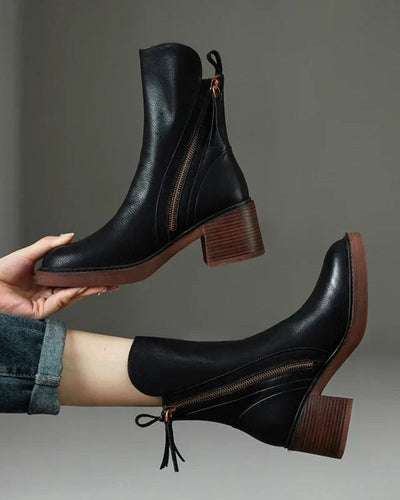 Valorine™ | Black leather boot with a comfortable heel, elegant and timeless